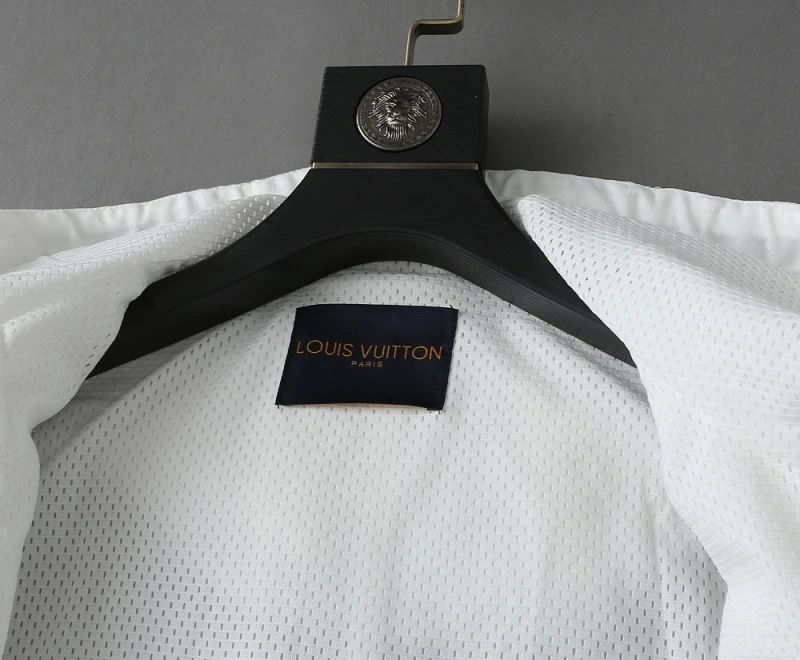 FlexibleFit Louis Vuitton Outwear 136764