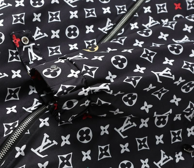 Compact Louis Vuitton Outwear 136763