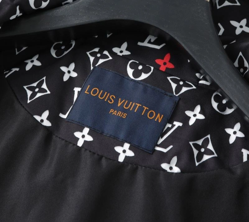 Compact Louis Vuitton Outwear 136763