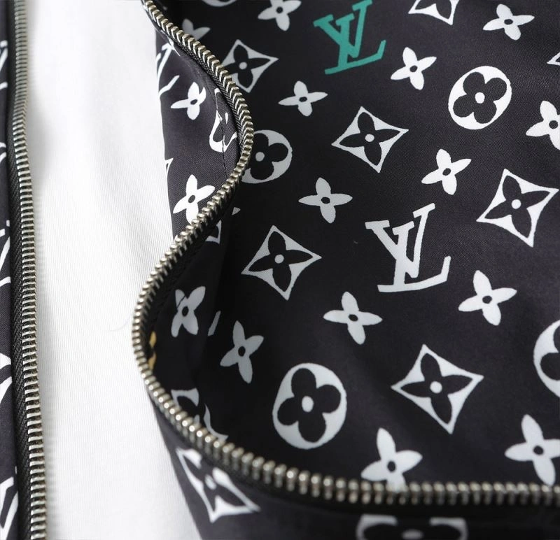 Compact Louis Vuitton Outwear 136763
