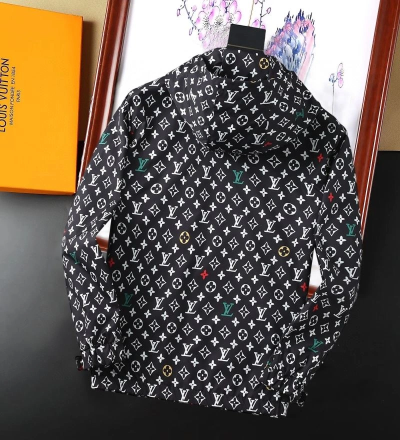Compact Louis Vuitton Outwear 136763