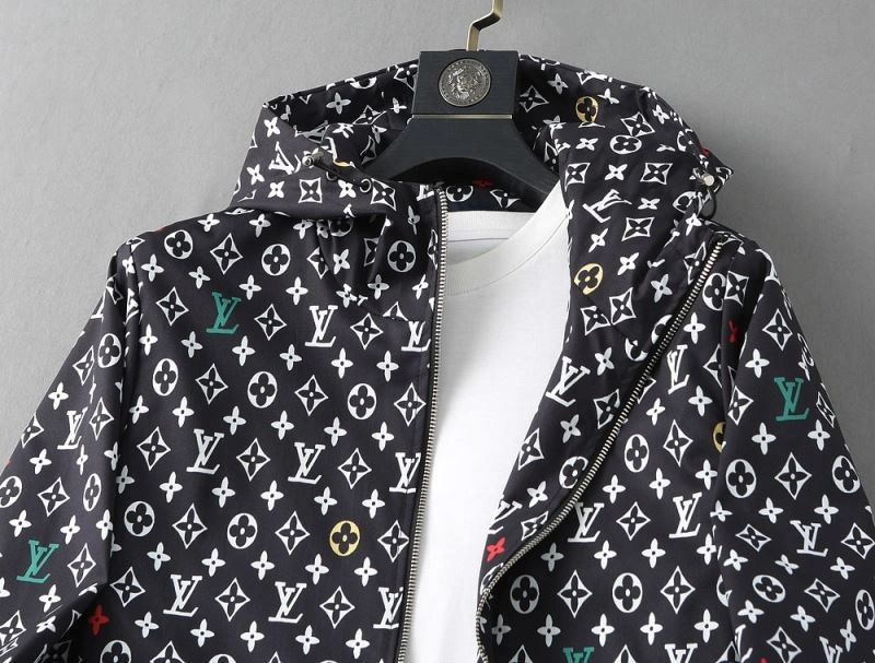 Compact Louis Vuitton Outwear 136763