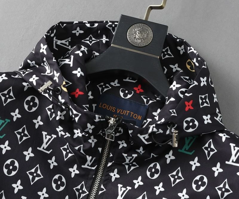 Compact Louis Vuitton Outwear 136763