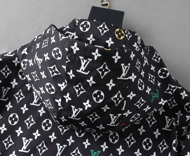 Compact Louis Vuitton Outwear 136763