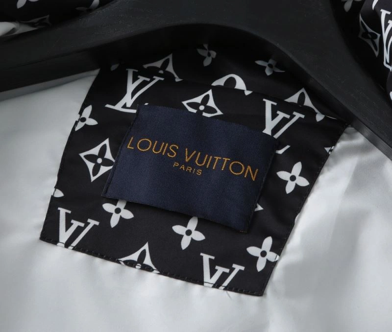 Sustainable Louis Vuitton Outwear 136771