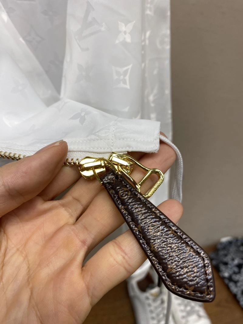 MoistureWicking Louis Vuitton Outwear 136761