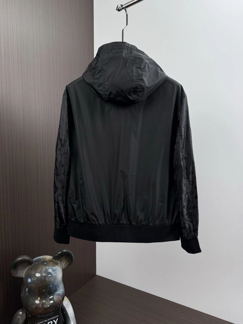 SmoothTexture Louis Vuitton Outwear 136760