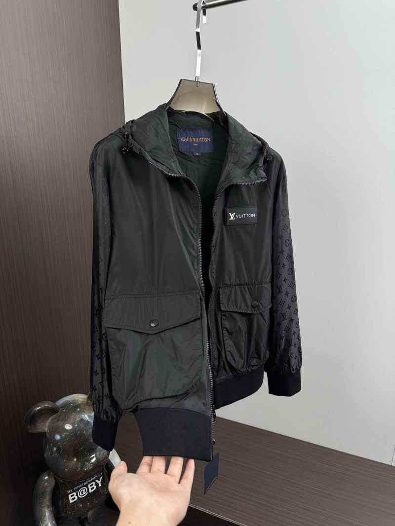 SmoothTexture Louis Vuitton Outwear 136760