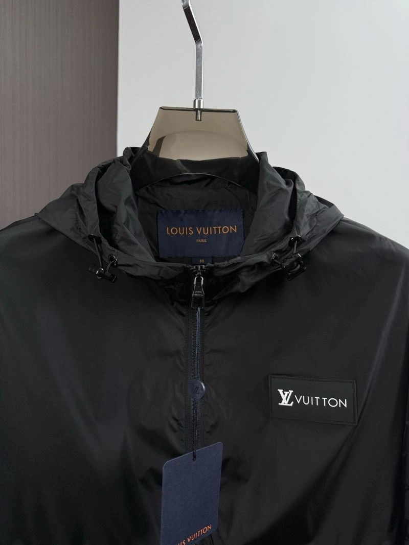 SmoothTexture Louis Vuitton Outwear 136760