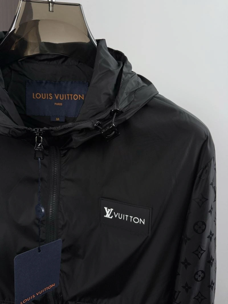 SmoothTexture Louis Vuitton Outwear 136760