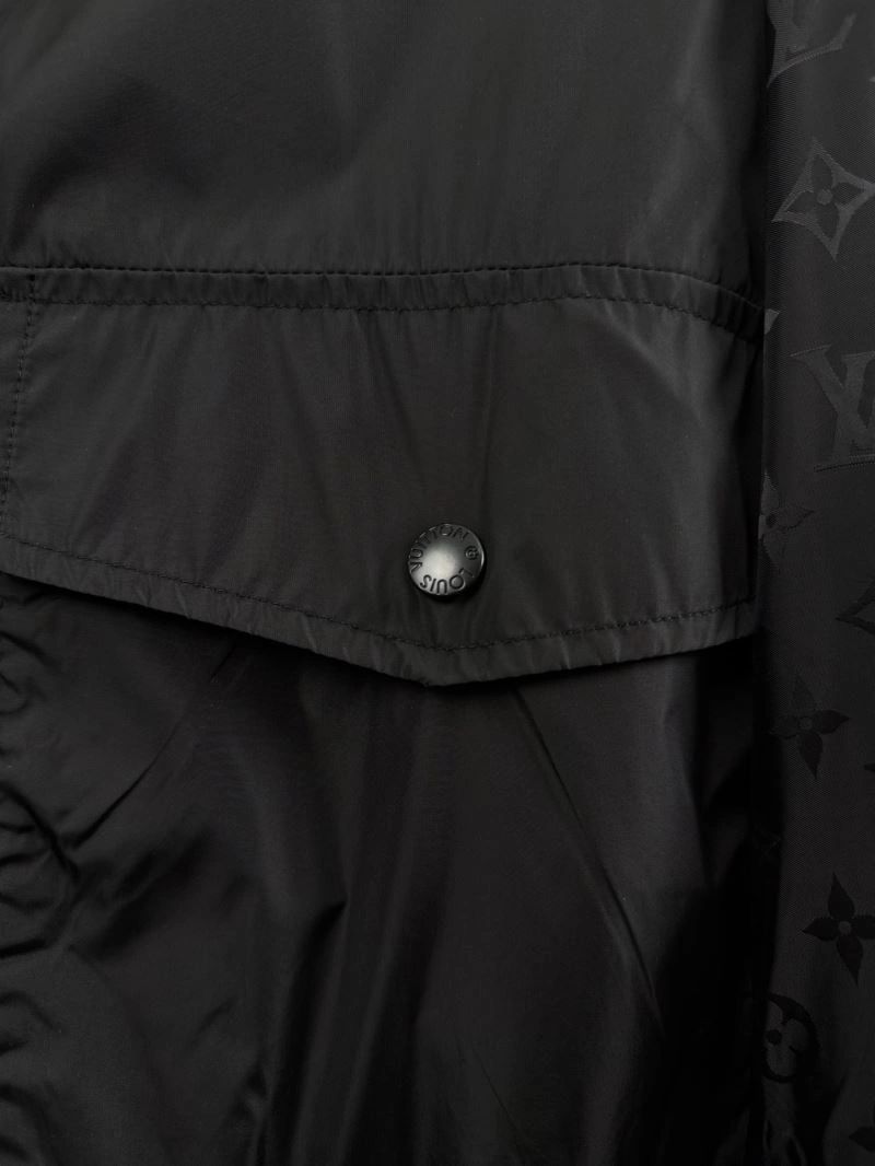 SmoothTexture Louis Vuitton Outwear 136760