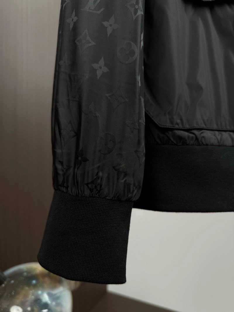 SmoothTexture Louis Vuitton Outwear 136760