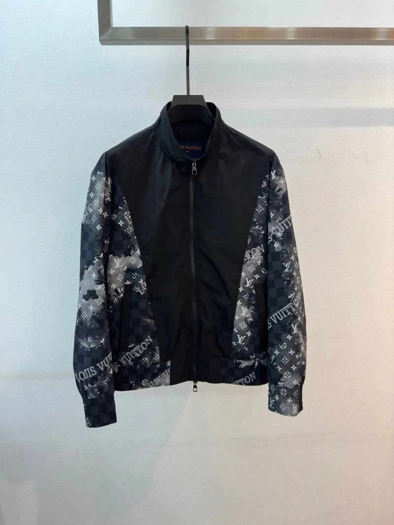 Stretchable Louis Vuitton Outwear 136752