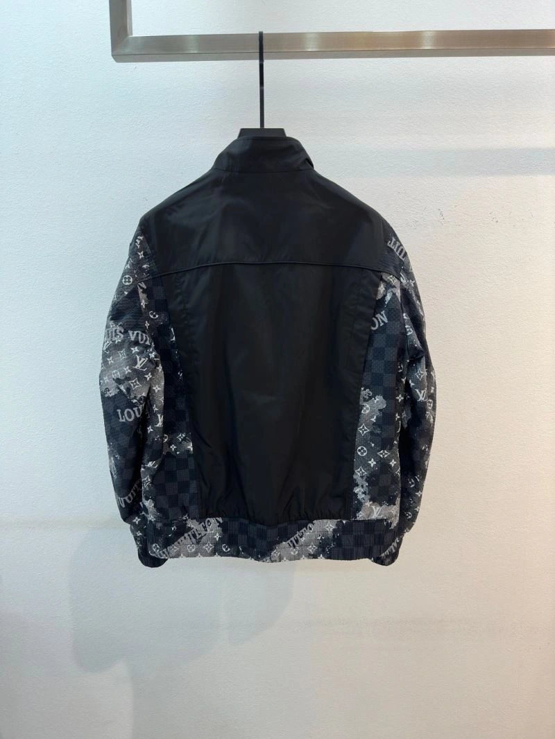 Stretchable Louis Vuitton Outwear 136752