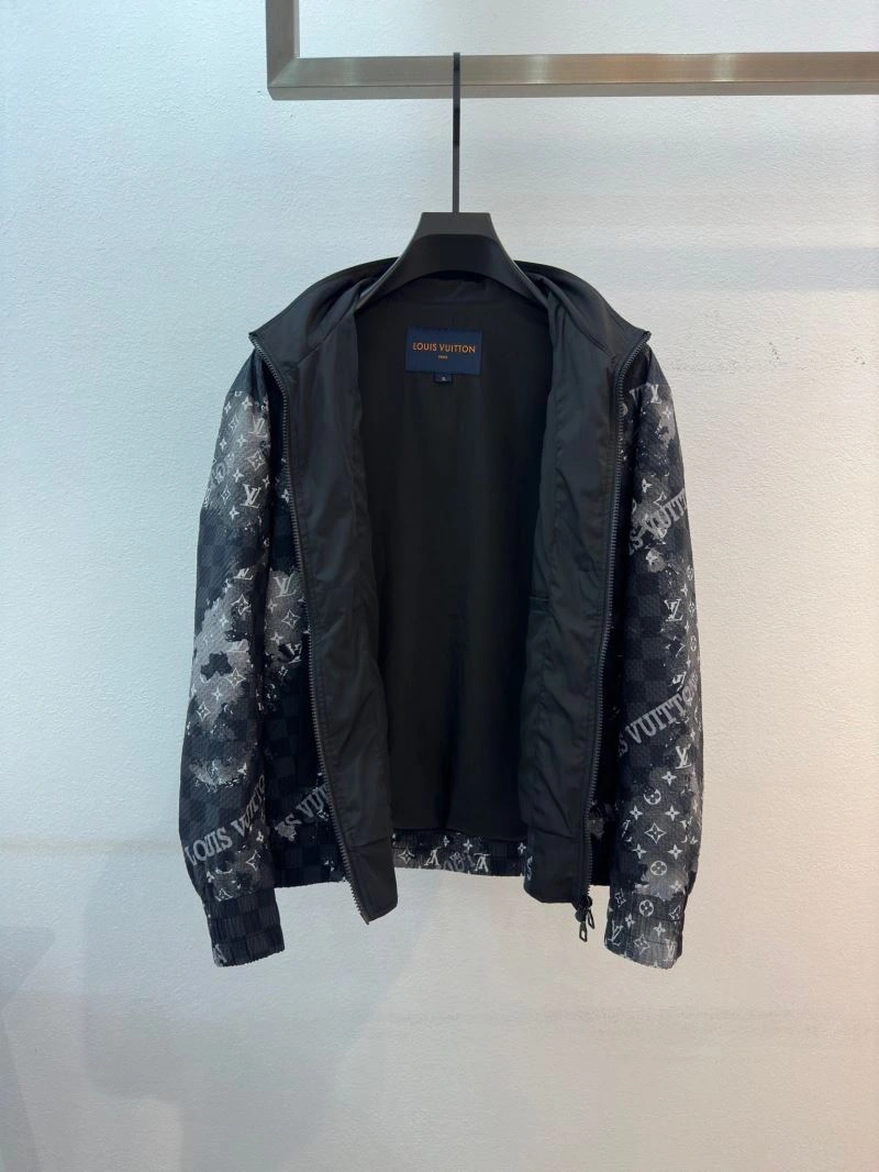 Stretchable Louis Vuitton Outwear 136752