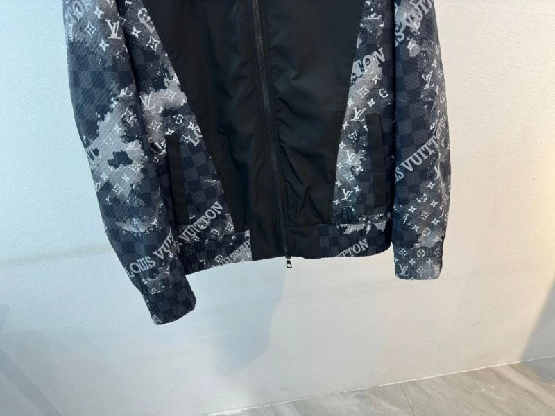 Stretchable Louis Vuitton Outwear 136752
