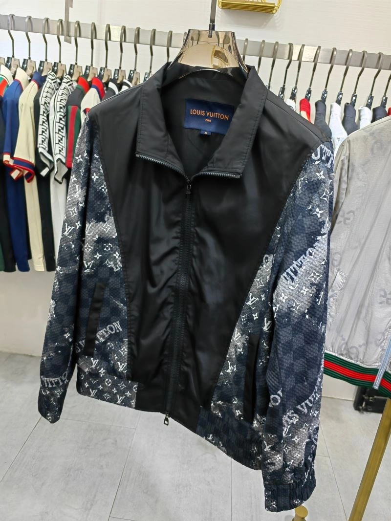 Louis Vuitton Outwear Lightweight 136751
