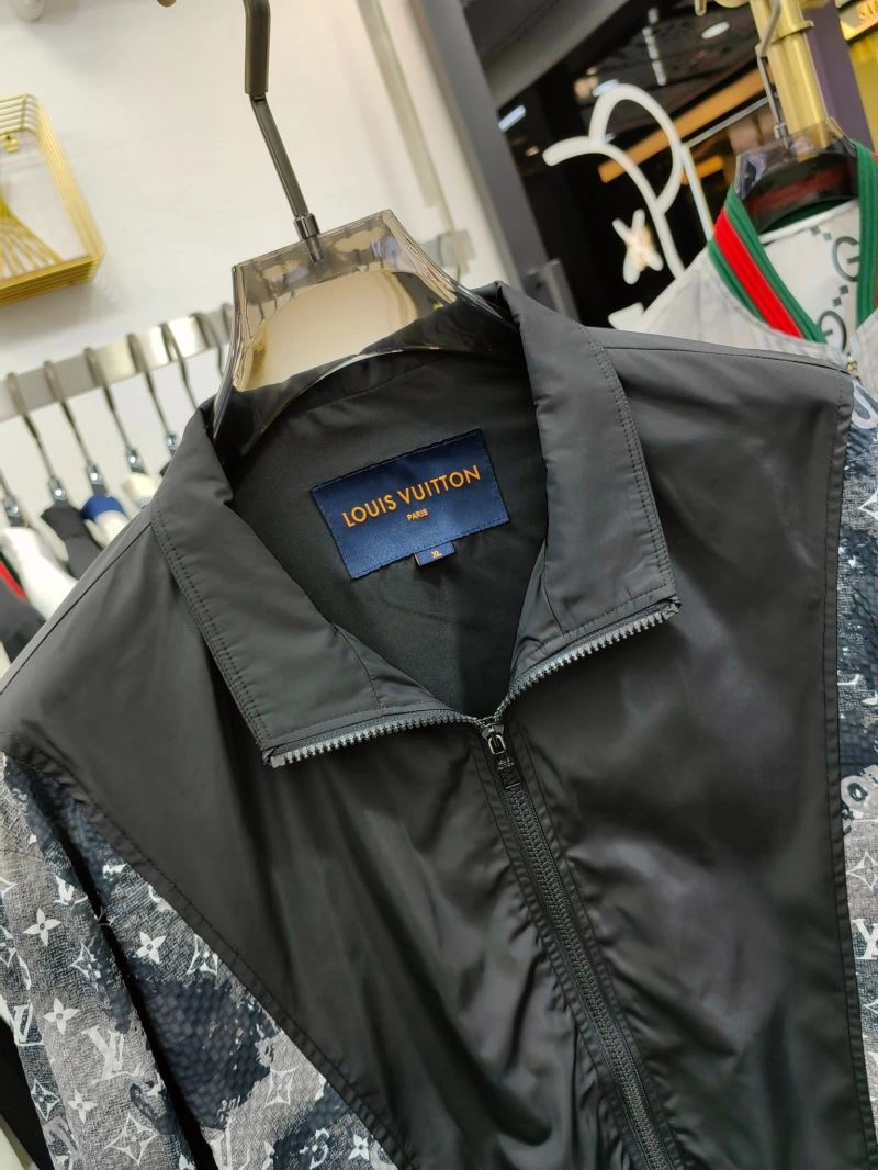 Louis Vuitton Outwear Lightweight 136751