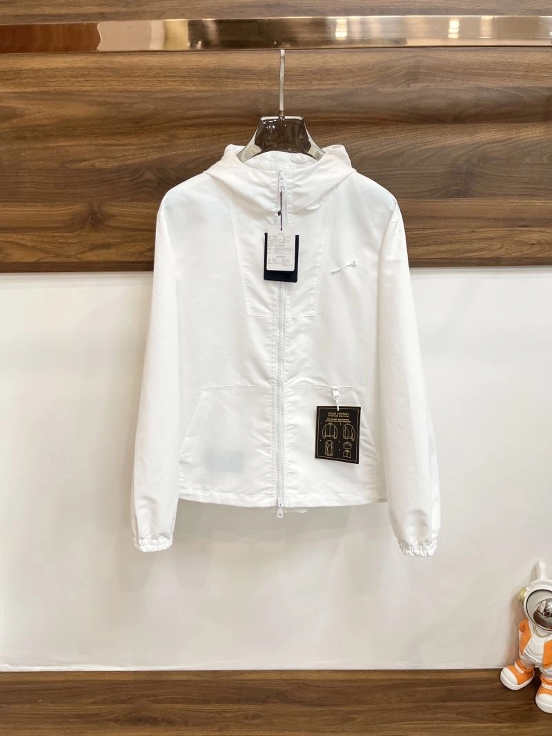 Louis Vuitton Outwear Durable 136747