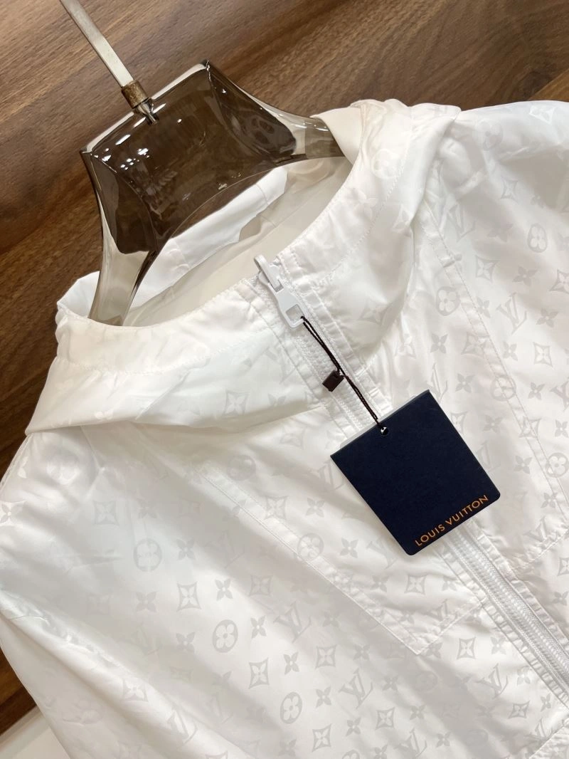 Louis Vuitton Outwear Durable 136747