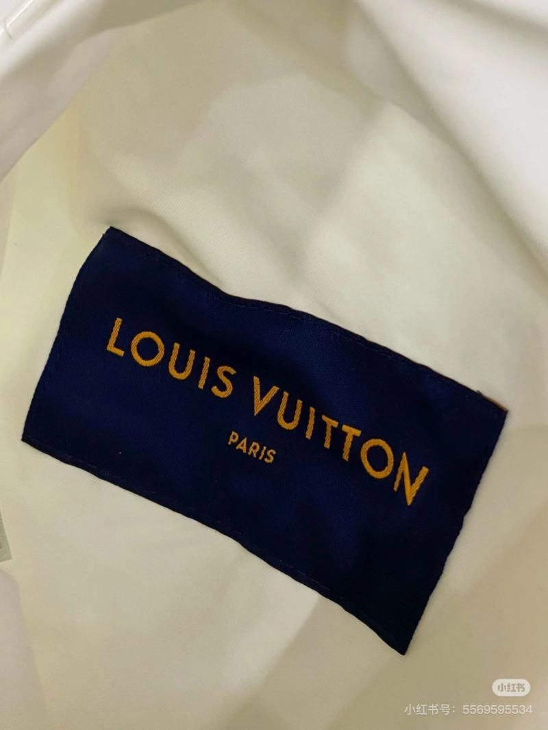 Louis Vuitton Outwear TimelessDesign 136727