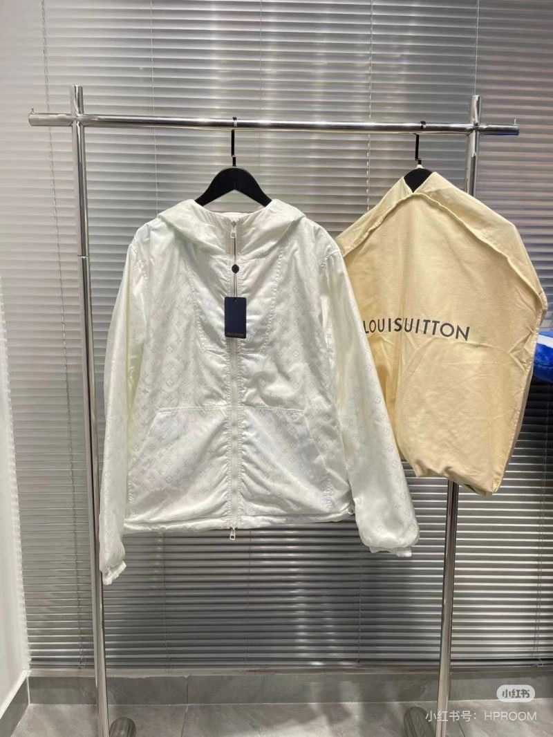 FreshLook Louis Vuitton Outwear 136730
