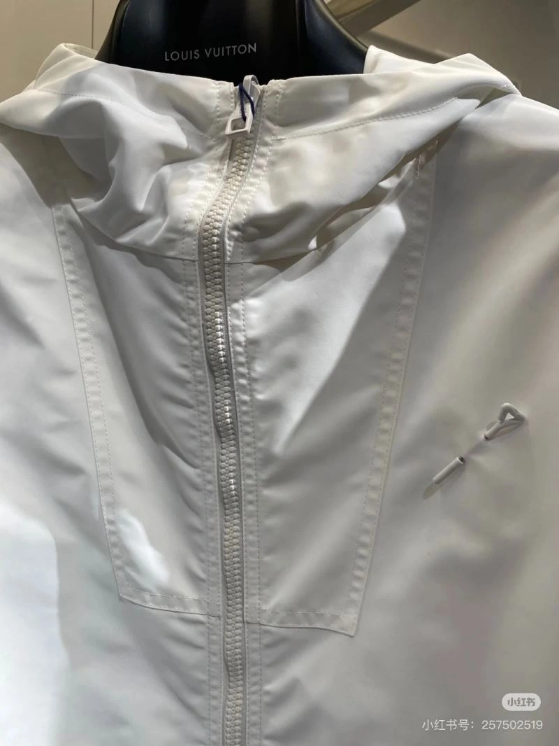 FreshLook Louis Vuitton Outwear 136730