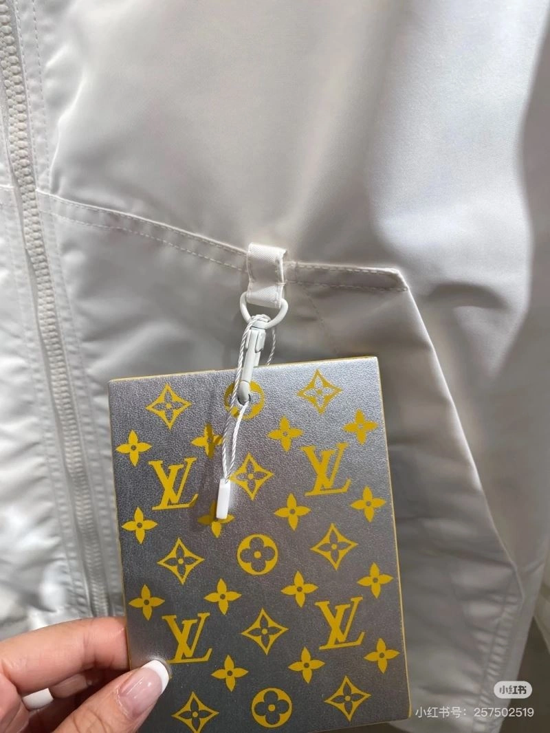 FreshLook Louis Vuitton Outwear 136730