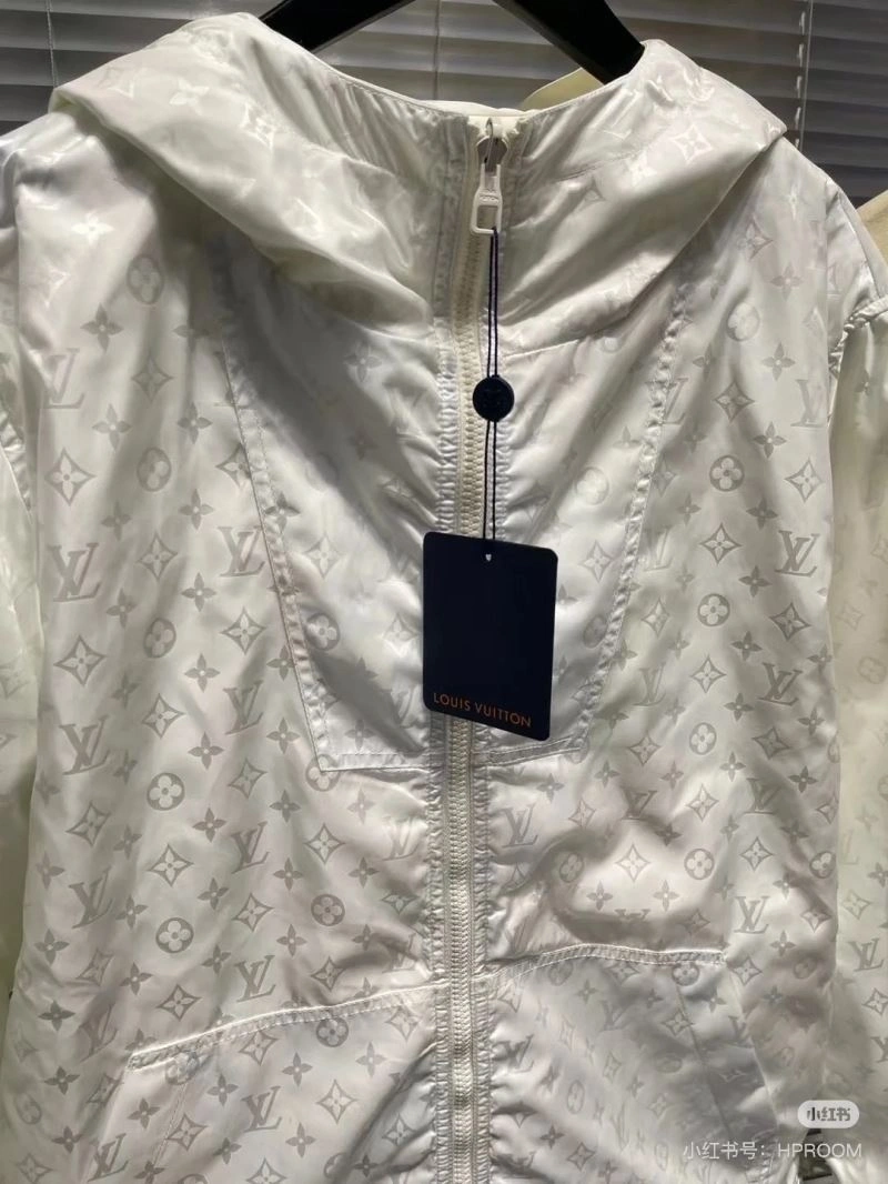 FreshLook Louis Vuitton Outwear 136730