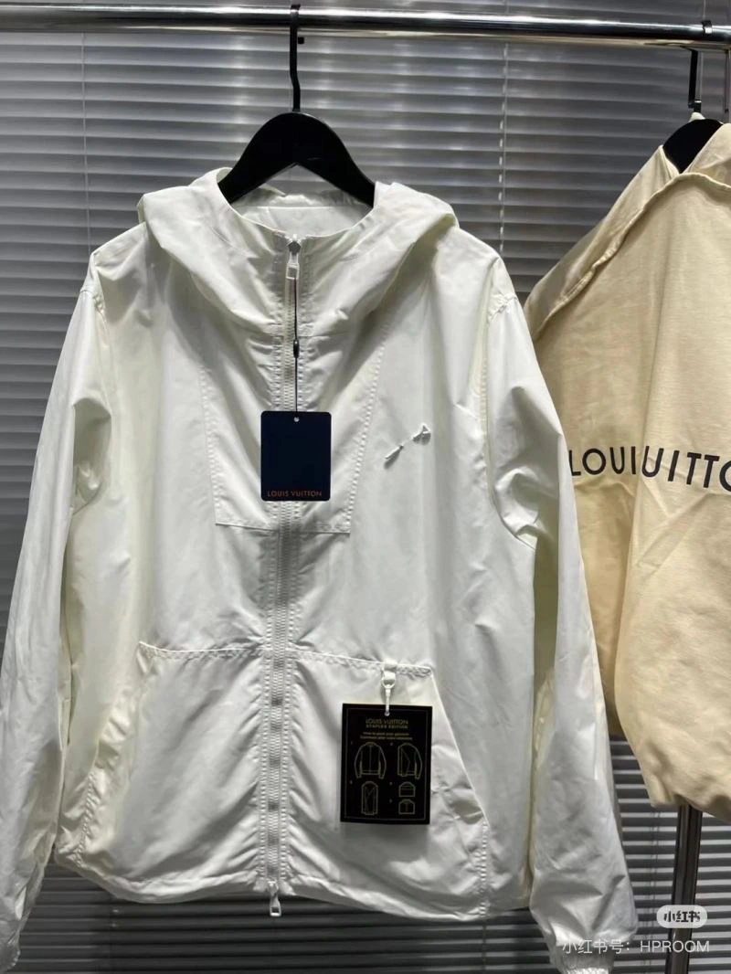 FreshLook Louis Vuitton Outwear 136730