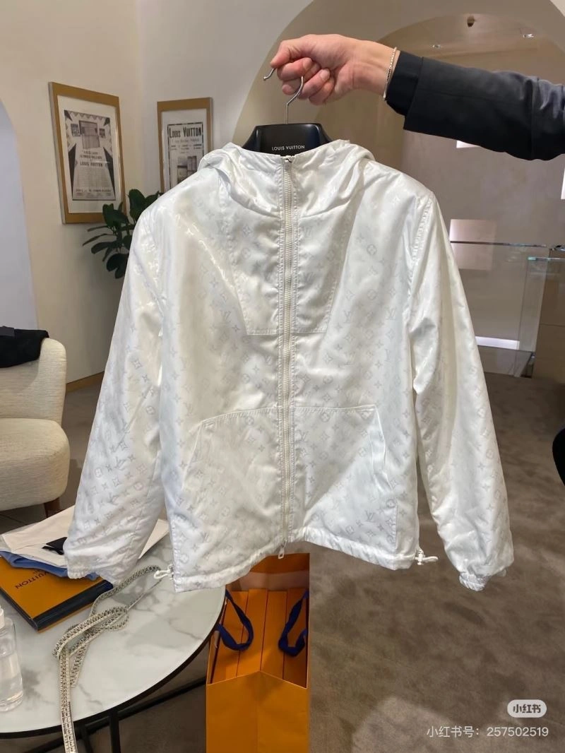 FreshLook Louis Vuitton Outwear 136730