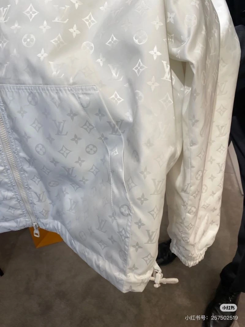 FreshLook Louis Vuitton Outwear 136730