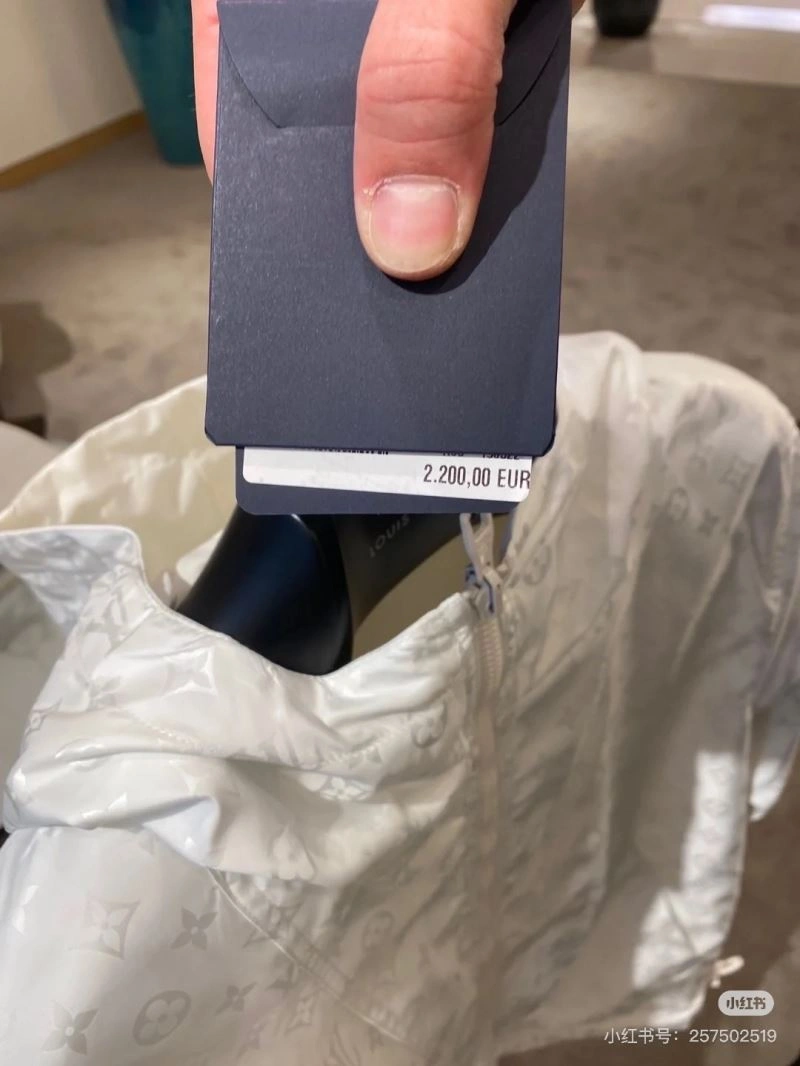 FreshLook Louis Vuitton Outwear 136730