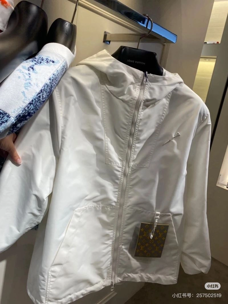 FreshLook Louis Vuitton Outwear 136730