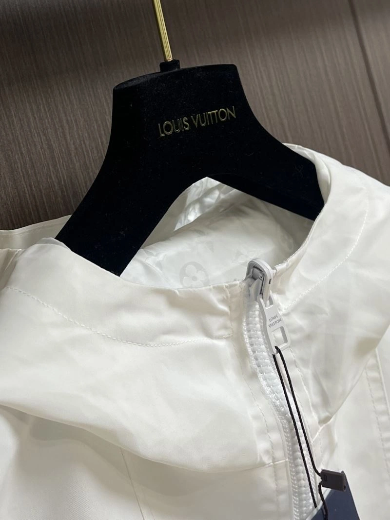 Stretchable Louis Vuitton Outwear 136725