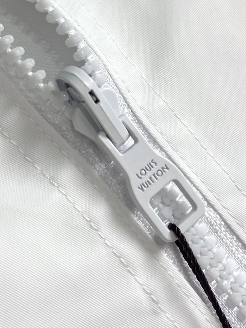 Stretchable Louis Vuitton Outwear 136725