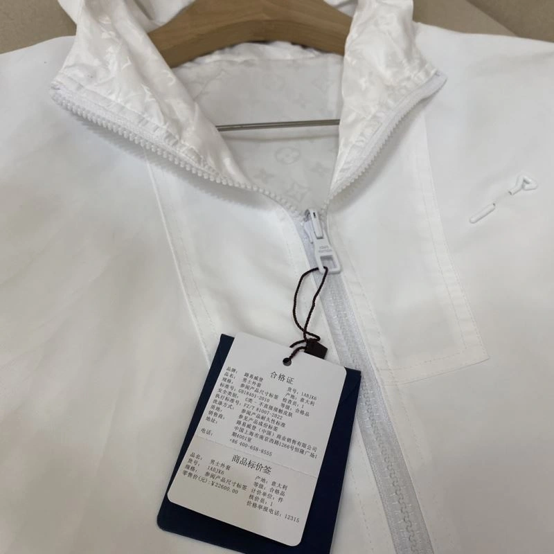 Louis Vuitton Outwear Classic 136724