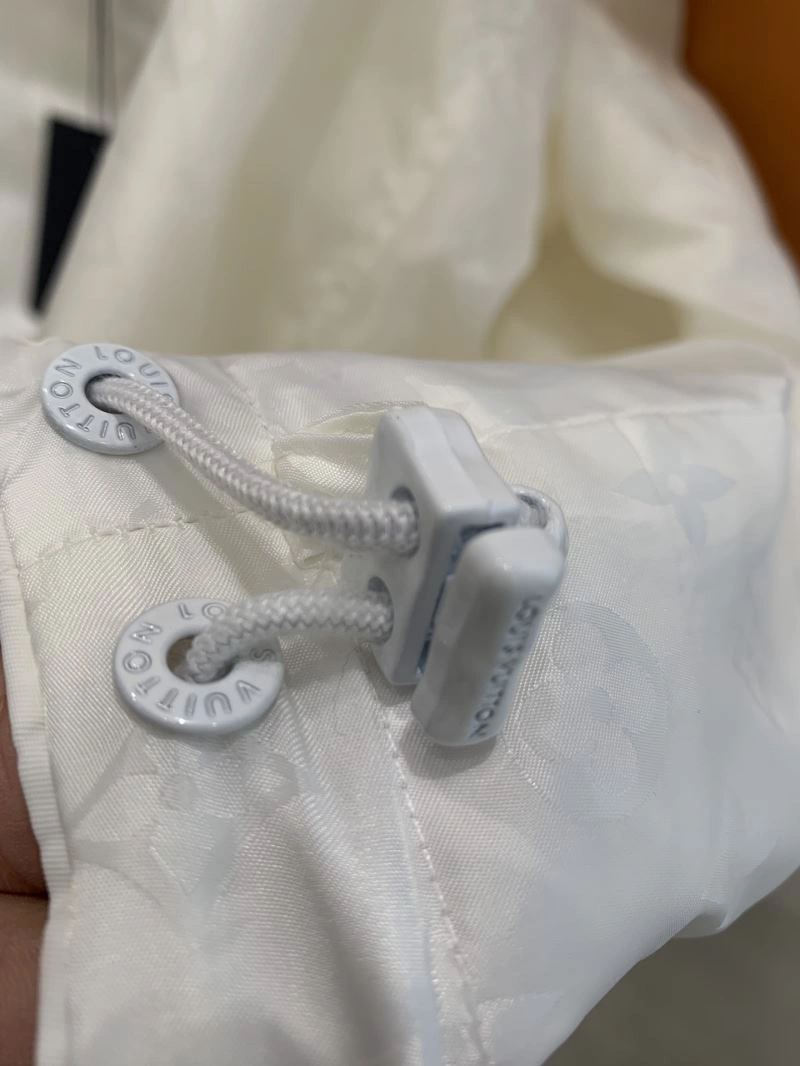 Louis Vuitton Outwear Contemporary 136722