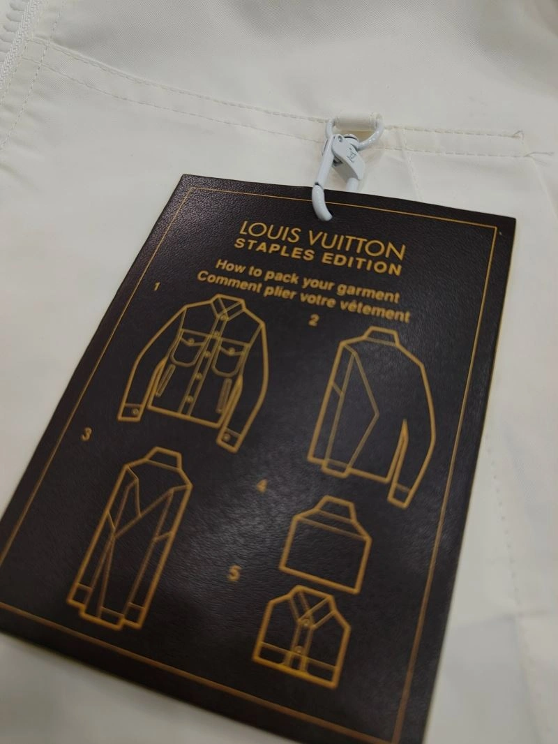 Neat Louis Vuitton Outwear 136718