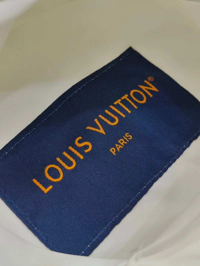Neat Louis Vuitton Outwear 136718