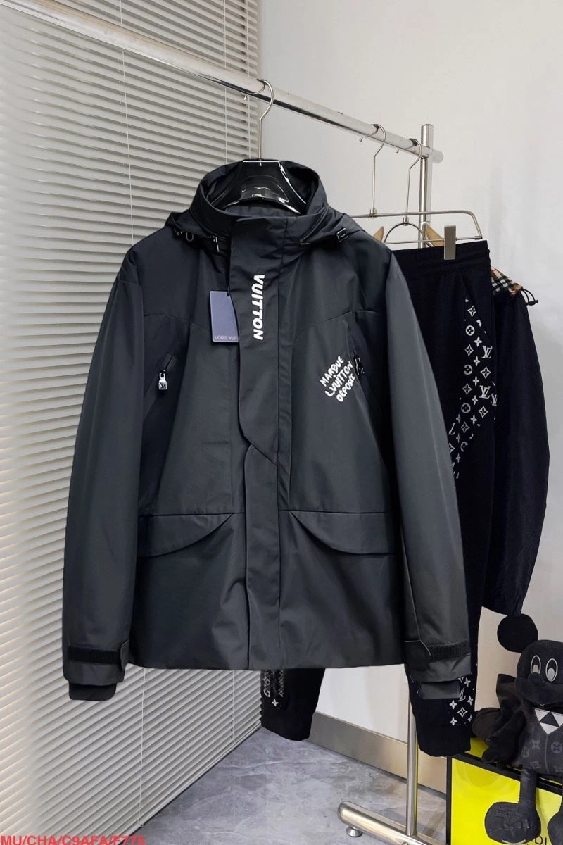 Sporty Louis Vuitton Outwear 136715