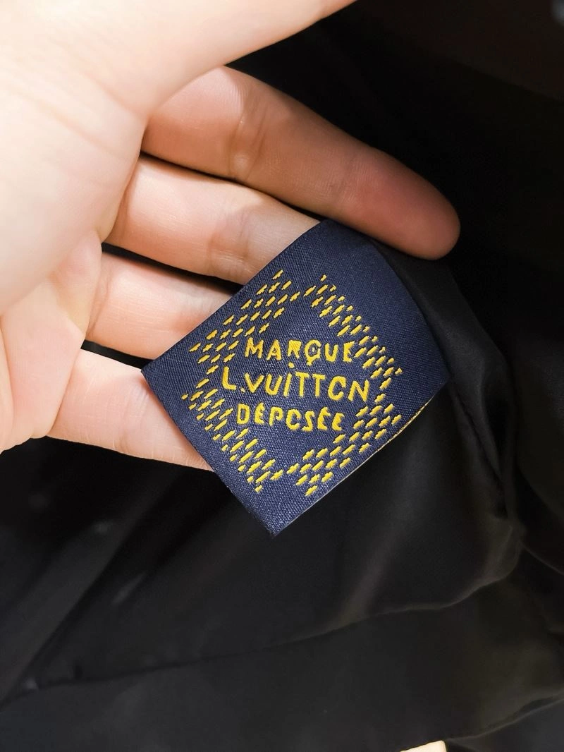 Sporty Louis Vuitton Outwear 136715