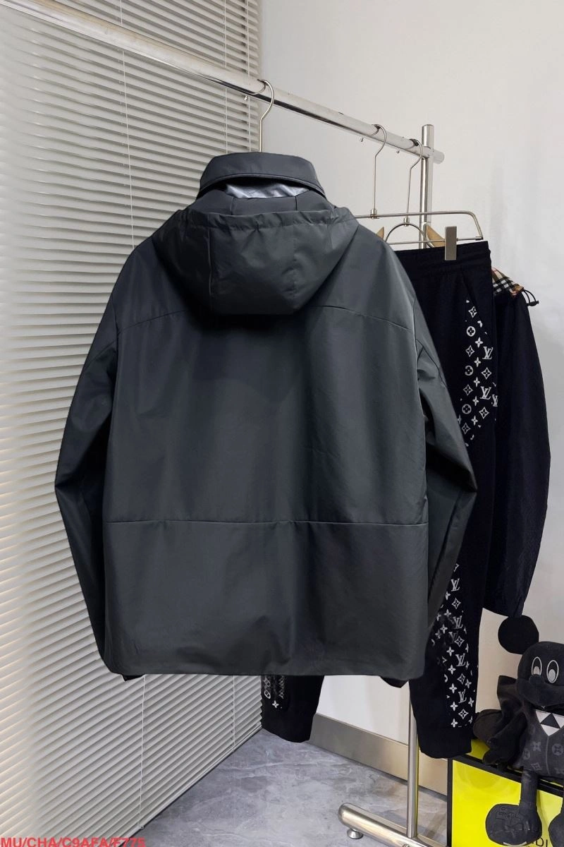 Sporty Louis Vuitton Outwear 136715