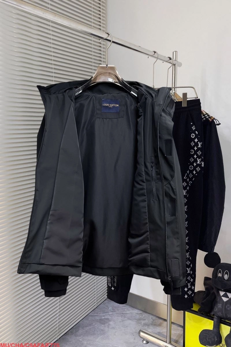 Sporty Louis Vuitton Outwear 136715