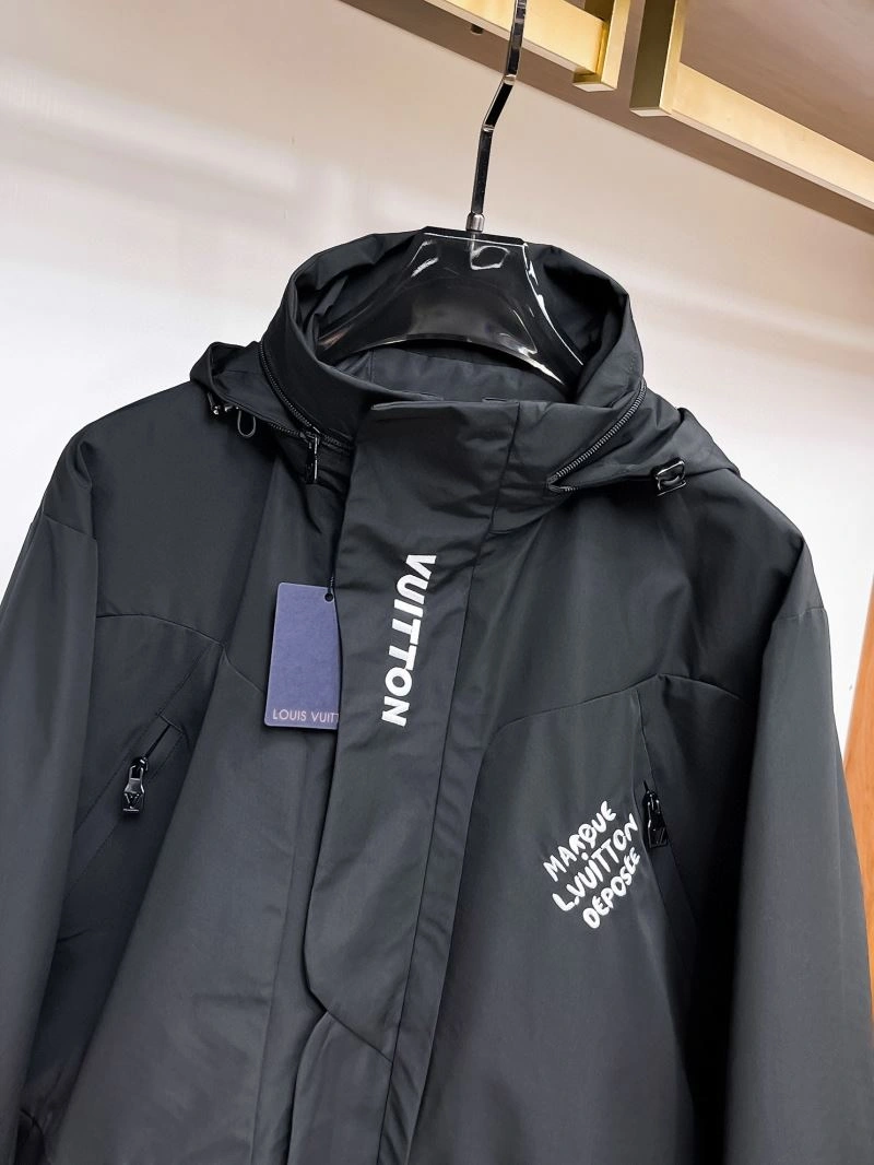 Sporty Louis Vuitton Outwear 136715