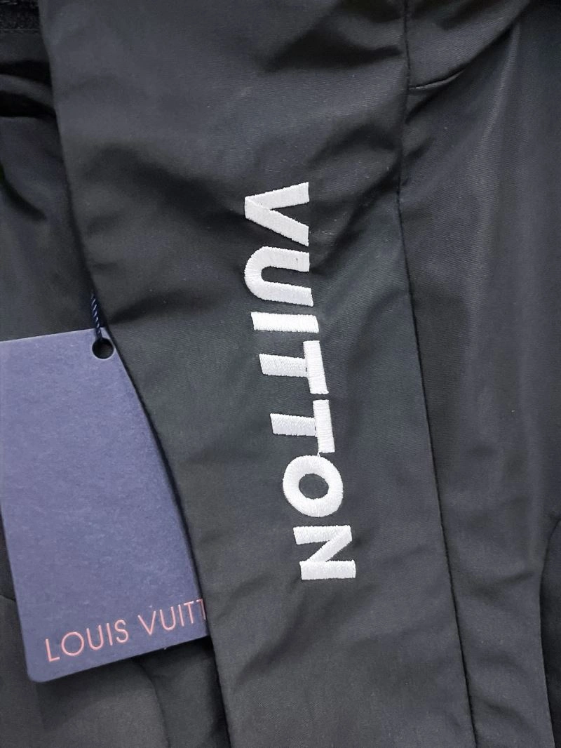 Sporty Louis Vuitton Outwear 136715