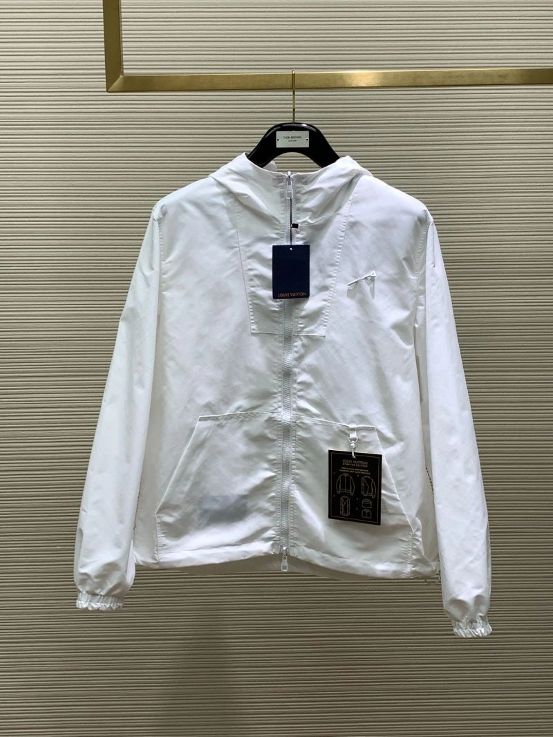 Durable Louis Vuitton Outwear 136709