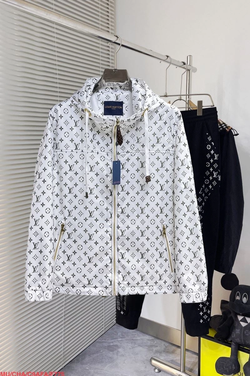 Resilient Louis Vuitton Outwear 136702
