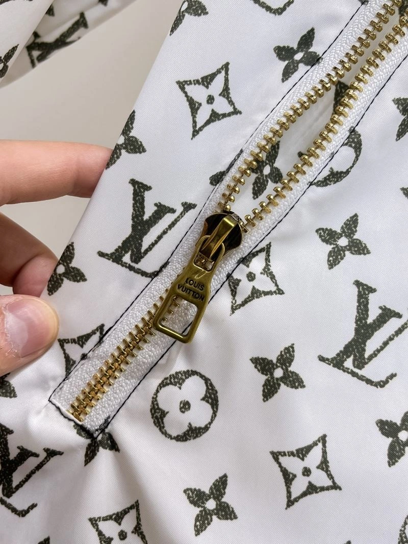 Resilient Louis Vuitton Outwear 136702