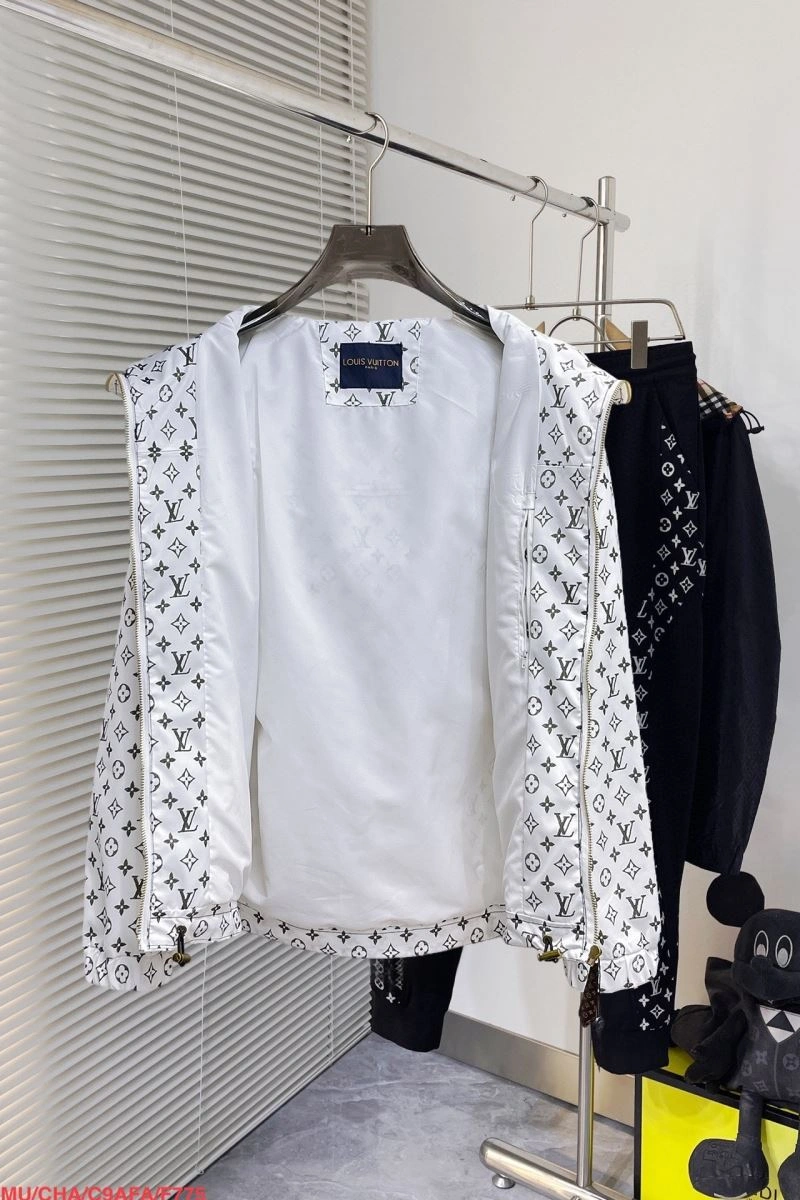 Resilient Louis Vuitton Outwear 136702